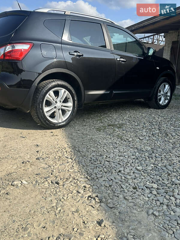 Позашляховик / Кросовер Nissan Qashqai 2011 в Косові