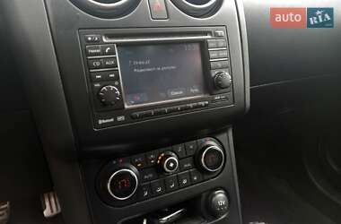 Внедорожник / Кроссовер Nissan Qashqai 2011 в 