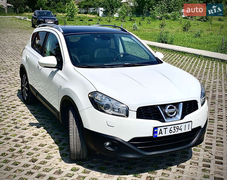 Внедорожник / Кроссовер Nissan Qashqai 2012 в 