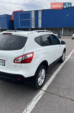 Внедорожник / Кроссовер Nissan Qashqai 2012 в 