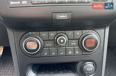 Внедорожник / Кроссовер Nissan Qashqai 2012 в 