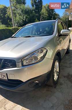 Позашляховик / Кросовер Nissan Qashqai 2011 в Чернівцях