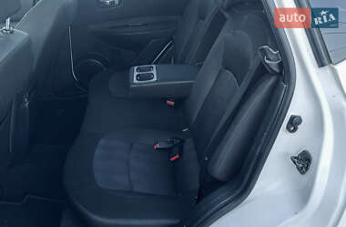 Позашляховик / Кросовер Nissan Qashqai 2013 в 