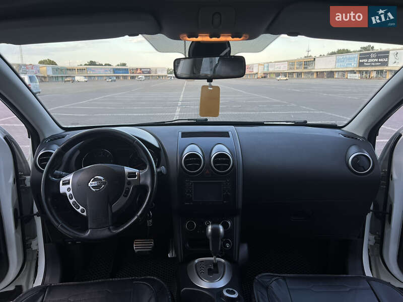 Позашляховик / Кросовер Nissan Qashqai 2011 в Чернівцях