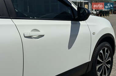 Позашляховик / Кросовер Nissan Qashqai 2011 в 