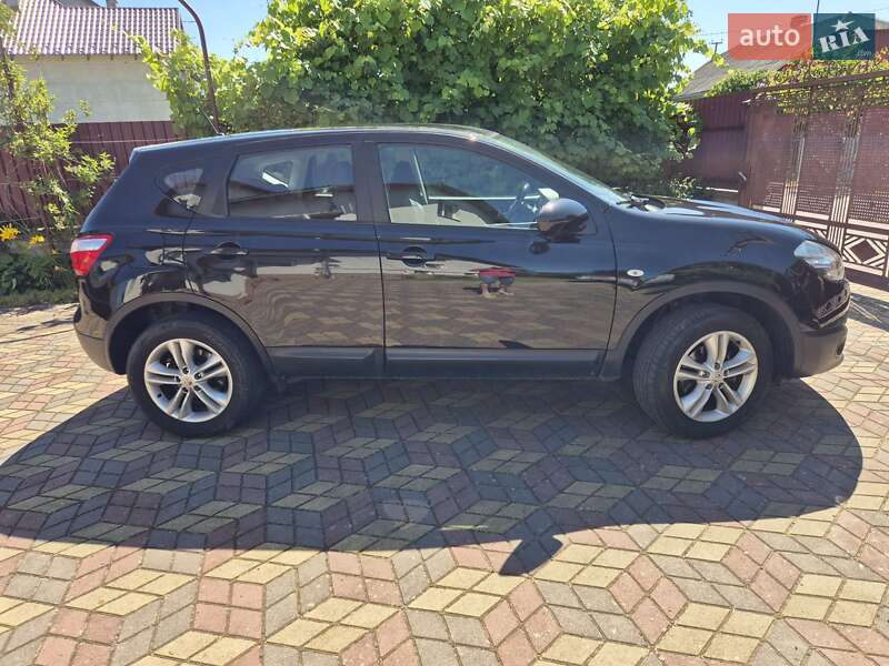 Внедорожник / Кроссовер Nissan Qashqai 2011 в Стрые