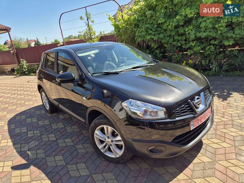Внедорожник / Кроссовер Nissan Qashqai 2011 в Стрые