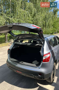 Позашляховик / Кросовер Nissan Qashqai 2010 в 