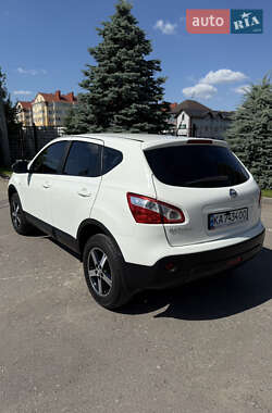 Внедорожник / Кроссовер Nissan Qashqai 2012 в 