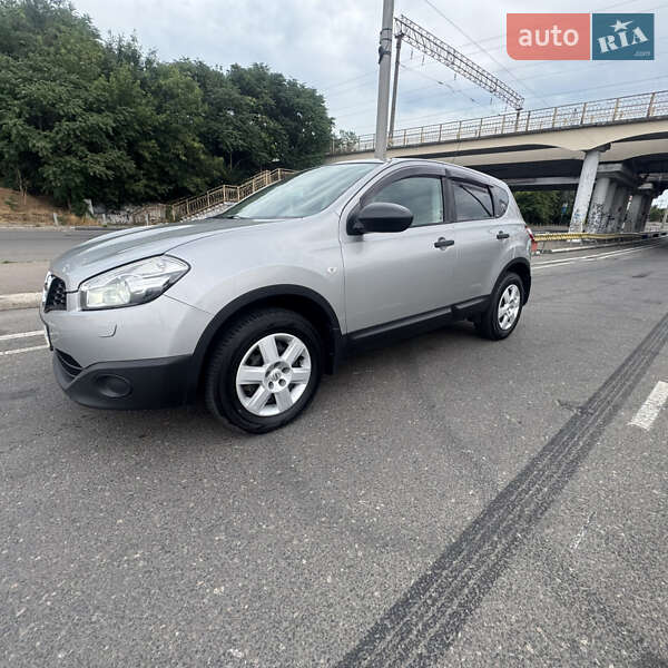 Внедорожник / Кроссовер Nissan Qashqai 2012 в 