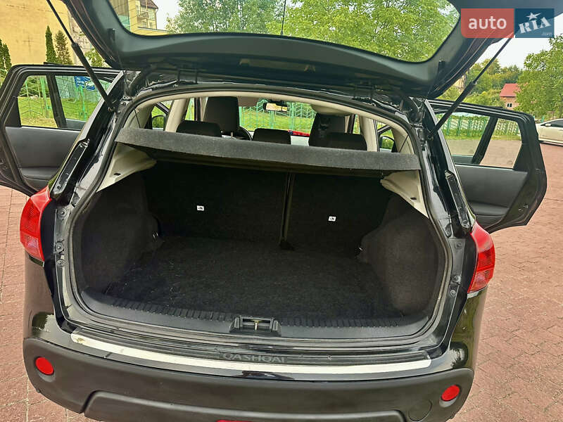 Позашляховик / Кросовер Nissan Qashqai 2009 в Трускавці