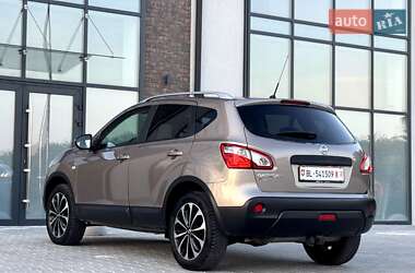 Внедорожник / Кроссовер Nissan Qashqai 2012 в 