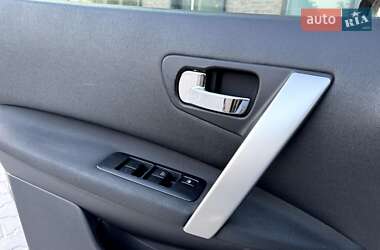 Внедорожник / Кроссовер Nissan Qashqai 2012 в 