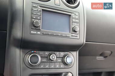 Внедорожник / Кроссовер Nissan Qashqai 2012 в 