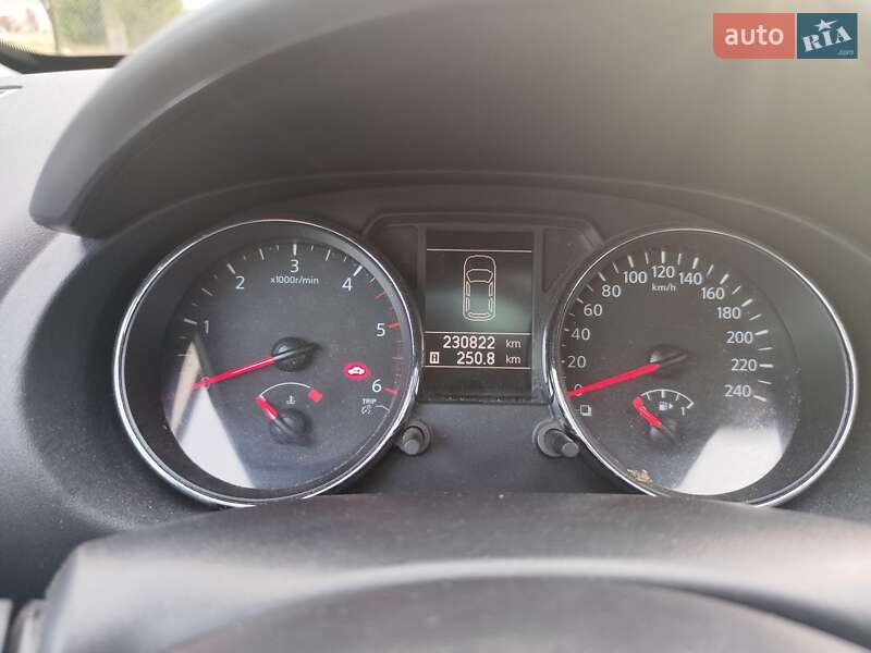 Позашляховик / Кросовер Nissan Qashqai 2011 в Звягелі