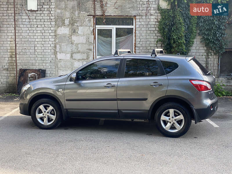 Внедорожник / Кроссовер Nissan Qashqai 2012 в 