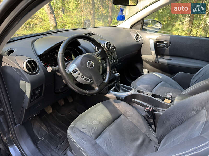 Внедорожник / Кроссовер Nissan Qashqai 2010 в Остроге