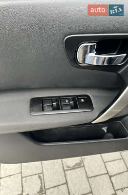 Позашляховик / Кросовер Nissan Qashqai 2011 в 