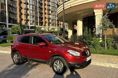 Внедорожник / Кроссовер Nissan Qashqai 2012 в 