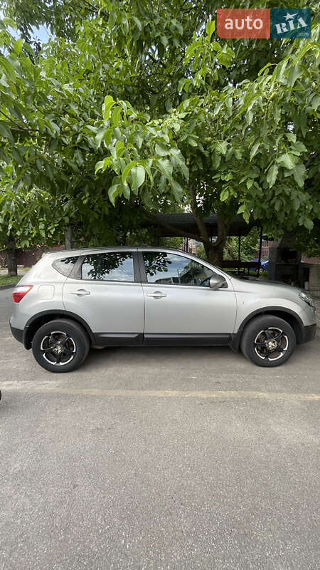 Внедорожник / Кроссовер Nissan Qashqai 2012 в Буче