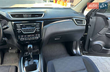 Позашляховик / Кросовер Nissan Qashqai 2017 в 