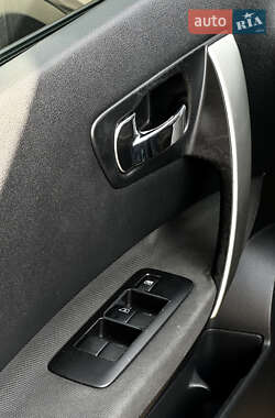 Внедорожник / Кроссовер Nissan Qashqai 2009 в 