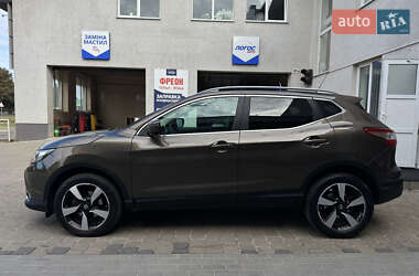 Внедорожник / Кроссовер Nissan Qashqai 2014 в 