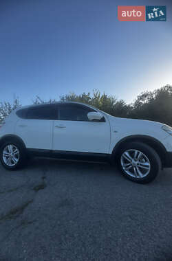 Внедорожник / Кроссовер Nissan Qashqai 2012 в 