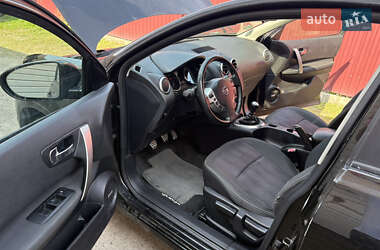 Внедорожник / Кроссовер Nissan Qashqai 2012 в 