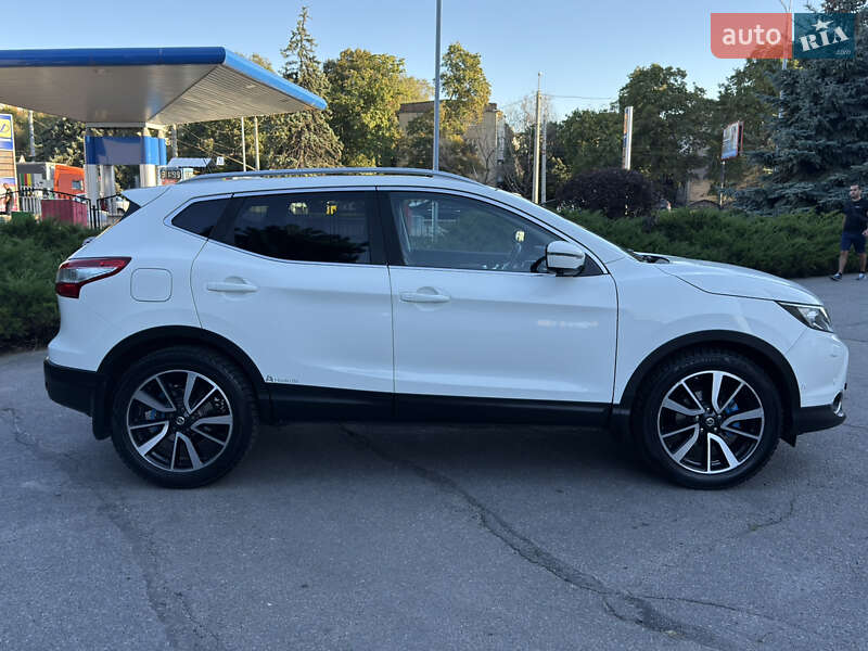 Внедорожник / Кроссовер Nissan Qashqai 2015 в Полтаве