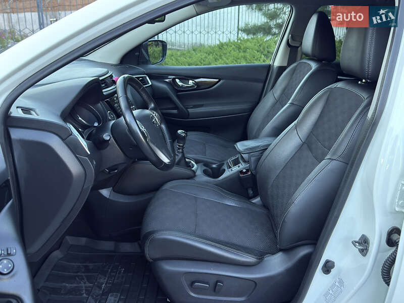 Внедорожник / Кроссовер Nissan Qashqai 2015 в Полтаве