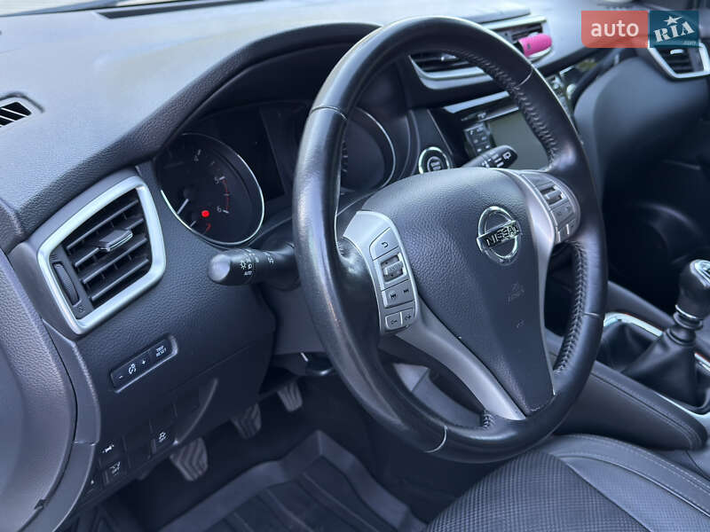 Внедорожник / Кроссовер Nissan Qashqai 2015 в Полтаве