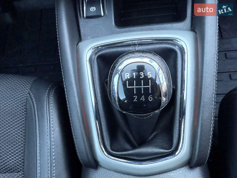 Внедорожник / Кроссовер Nissan Qashqai 2015 в Полтаве
