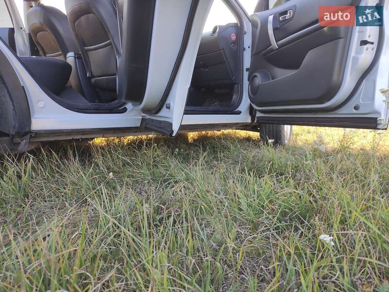 Внедорожник / Кроссовер Nissan Qashqai 2007 в Ромнах