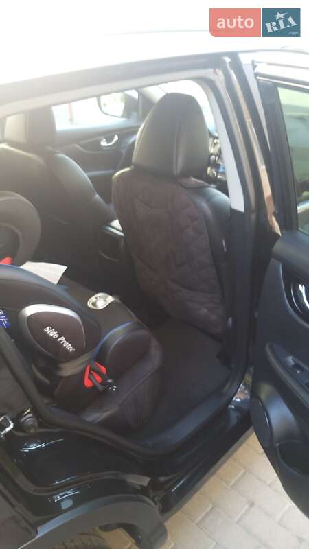 Внедорожник / Кроссовер Nissan Qashqai 2015 в Ужгороде