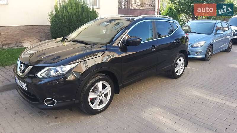 Внедорожник / Кроссовер Nissan Qashqai 2015 в Ужгороде