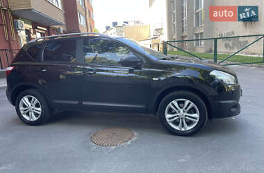 Внедорожник / Кроссовер Nissan Qashqai 2010 в 