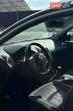 Внедорожник / Кроссовер Nissan Qashqai 2012 в 
