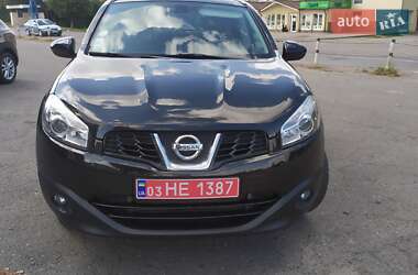 Внедорожник / Кроссовер Nissan Qashqai 2012 в 