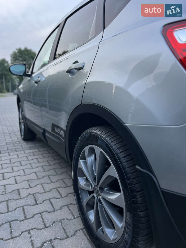 Позашляховик / Кросовер Nissan Qashqai 2010 в Стрию
