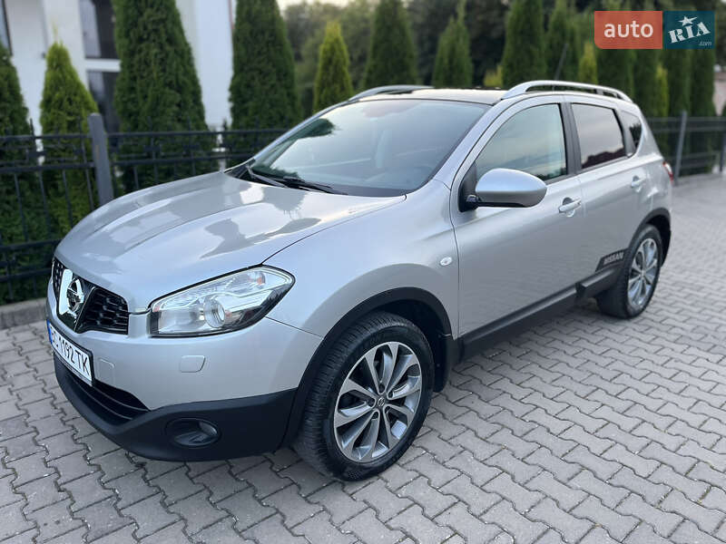 Позашляховик / Кросовер Nissan Qashqai 2010 в Стрию