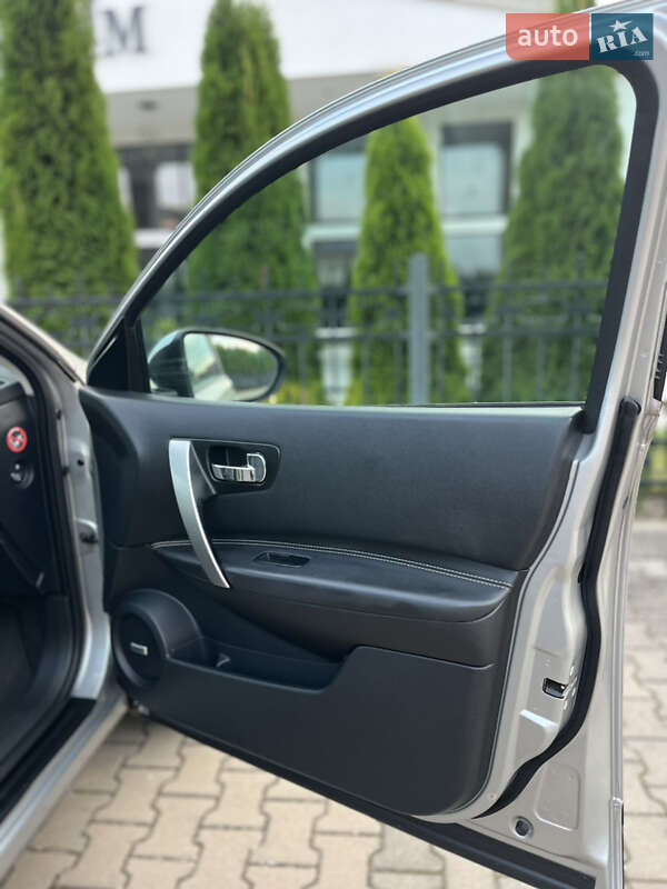 Позашляховик / Кросовер Nissan Qashqai 2010 в Стрию