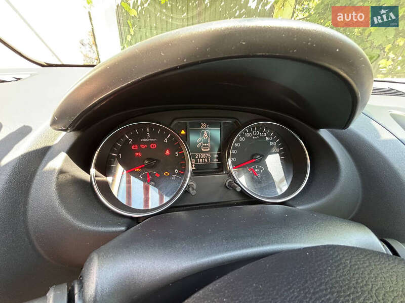 Позашляховик / Кросовер Nissan Qashqai 2012 в Чернівцях фото 7 Позашляховик / Кросовер Nissan Qashqai 2012 в Чернівцях