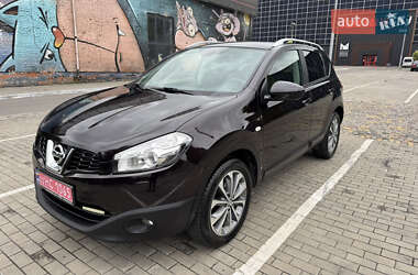 Внедорожник / Кроссовер Nissan Qashqai 2012 в 