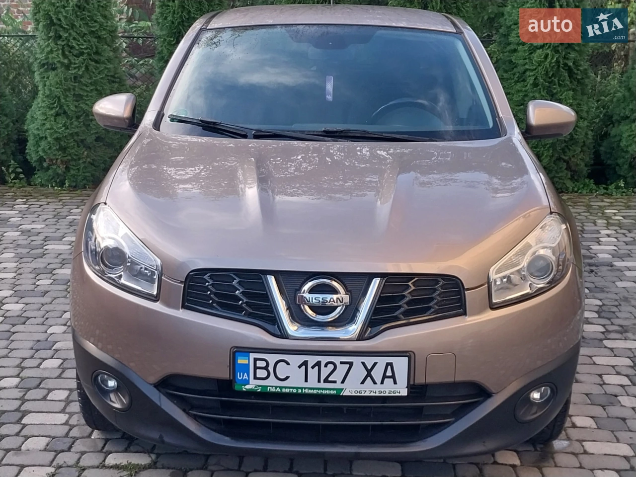 Щойно пригнана з Німечини двигун 2.0 бензин 104кв 141кс коропка автомат небита некрашена обслужена нова резина повна сервісна ісорія два ключі