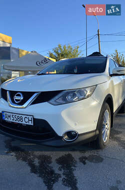 Внедорожник / Кроссовер Nissan Qashqai 2015 в Звягеле