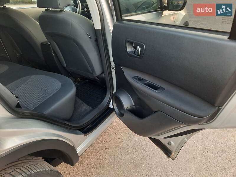 Внедорожник / Кроссовер Nissan Qashqai 2009 в Полтаве