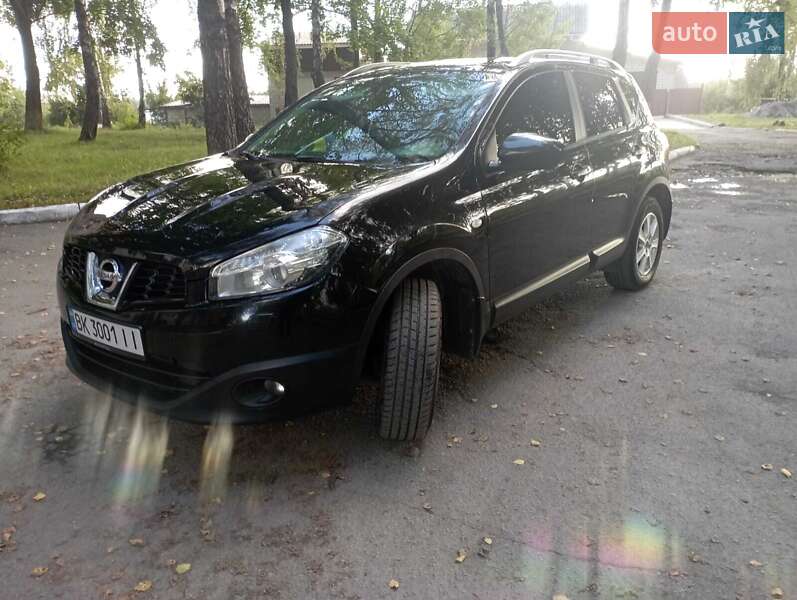 Внедорожник / Кроссовер Nissan Qashqai 2010 в 