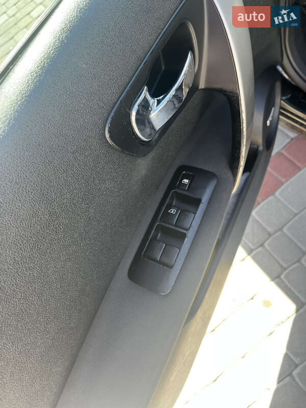 Внедорожник / Кроссовер Nissan Qashqai 2011 в Хмельницком