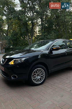 Внедорожник / Кроссовер Nissan Qashqai 2014 в 
